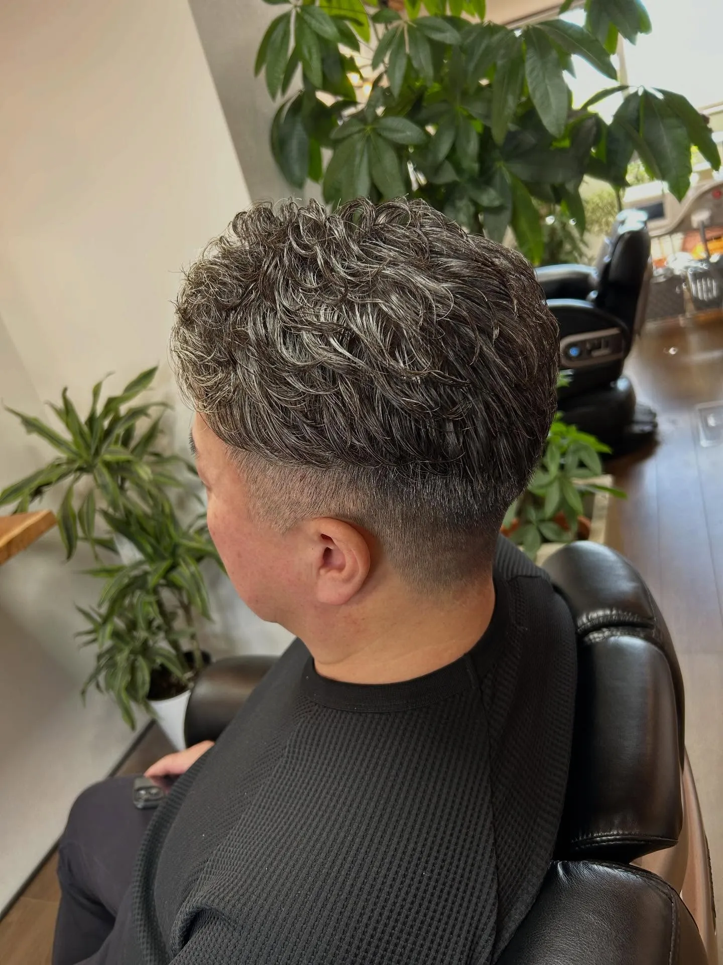 白髪を“弱点”から“武器”へ。